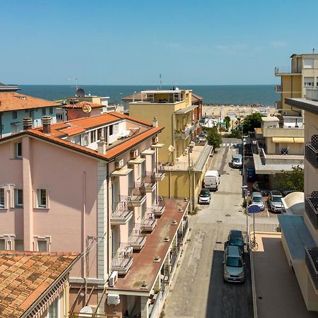 Residence Uno Studio&Suites Rimini Buitenkant foto