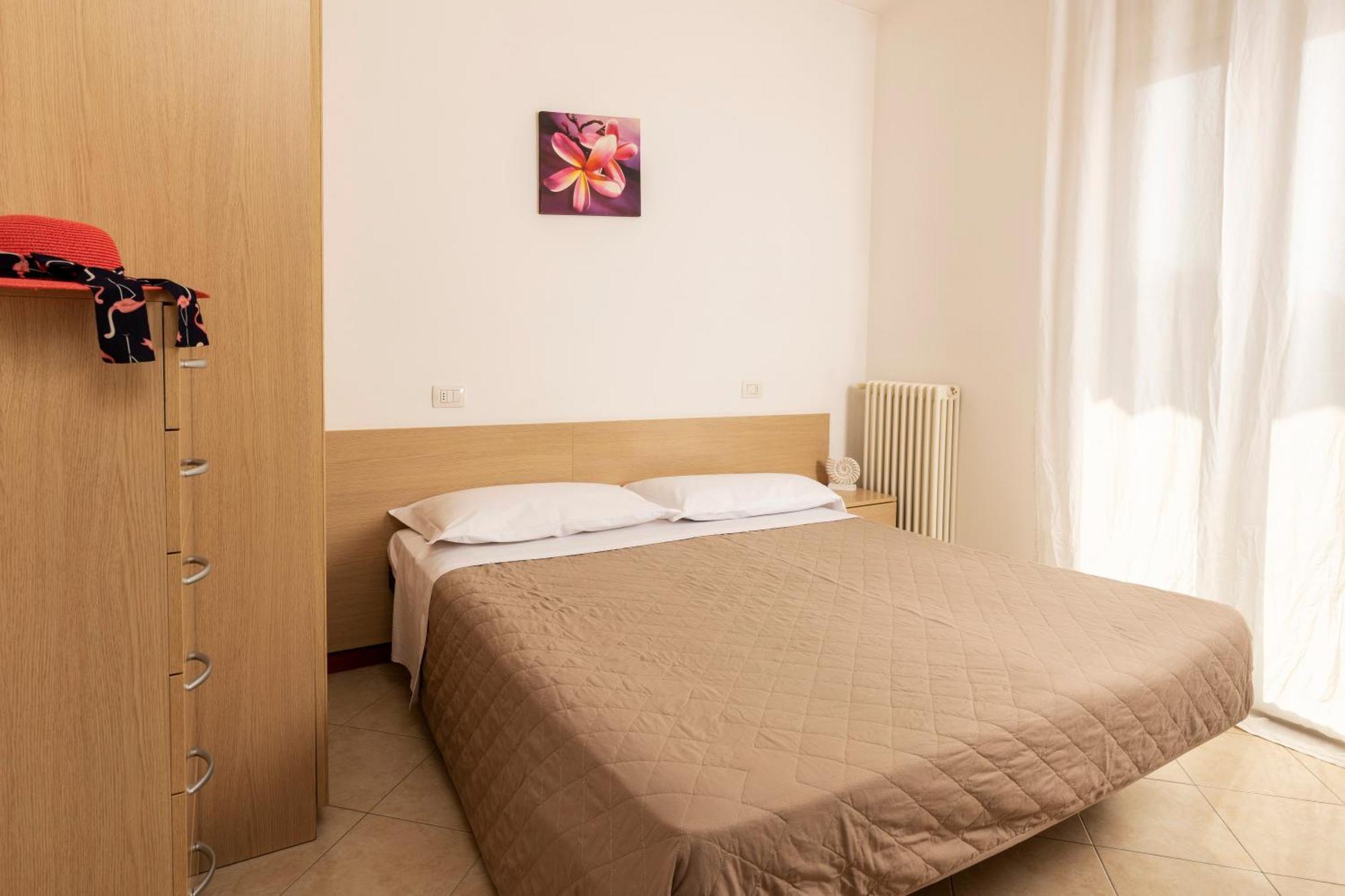 Residence Uno Studio&Suites Rimini Buitenkant foto