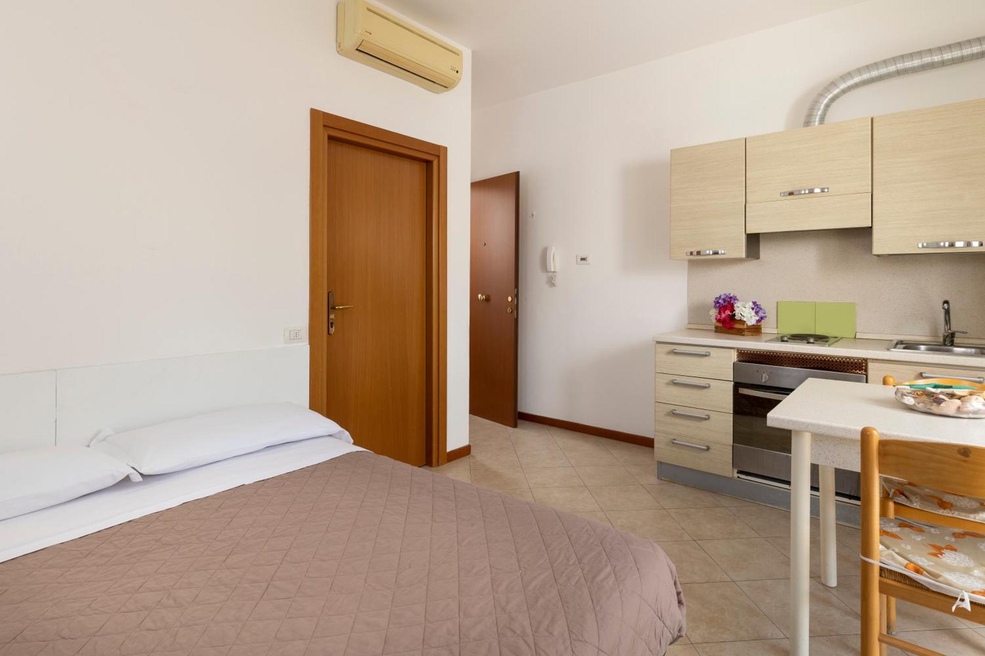 Residence Uno Studio&Suites Rimini Buitenkant foto