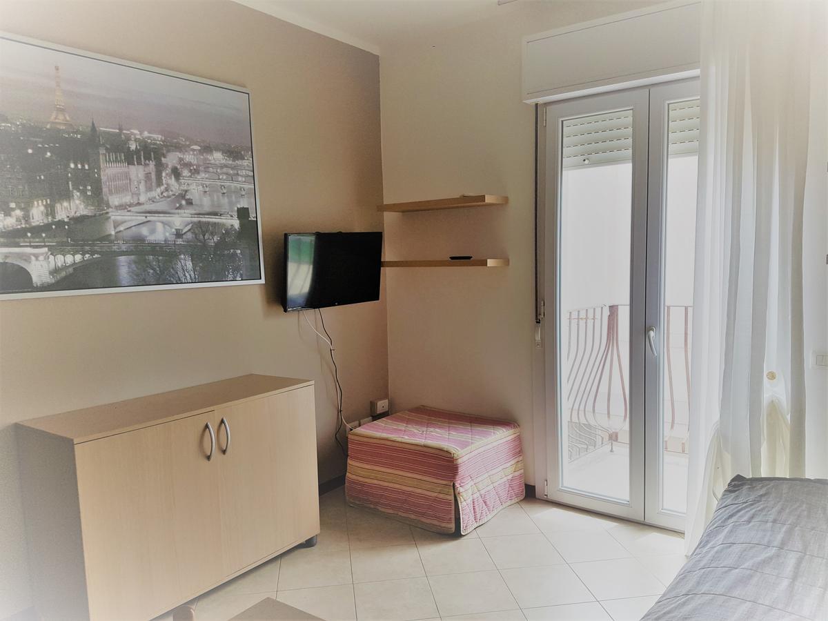 Residence Uno Studio&Suites Rimini Buitenkant foto