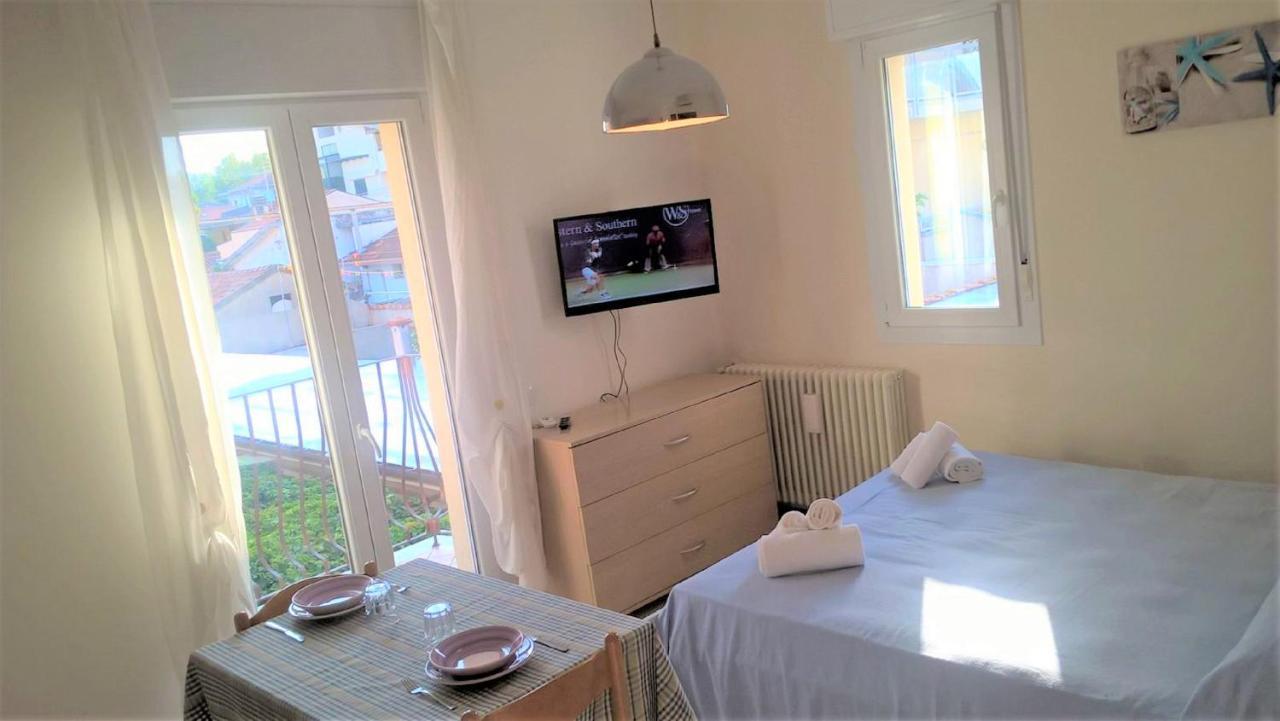 Residence Uno Studio&Suites Rimini Buitenkant foto